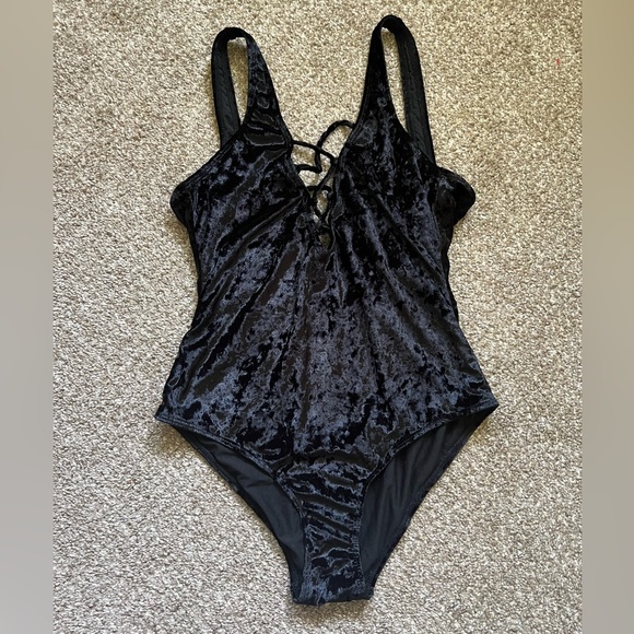 Hot Topic Black Crushed Velvet One Piece Swimsuit Bathing Suit Deep V-Neck Goth - Picture 4 of 13